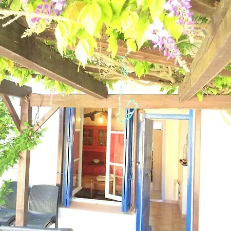 Joli Avec Terrasse Au Calme Au Pied Du Chateau