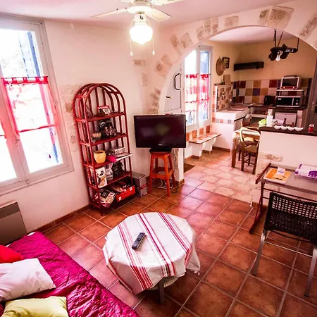 Apartment Joli Avec Terrasse Au Calme Au Pied Du Chateau *